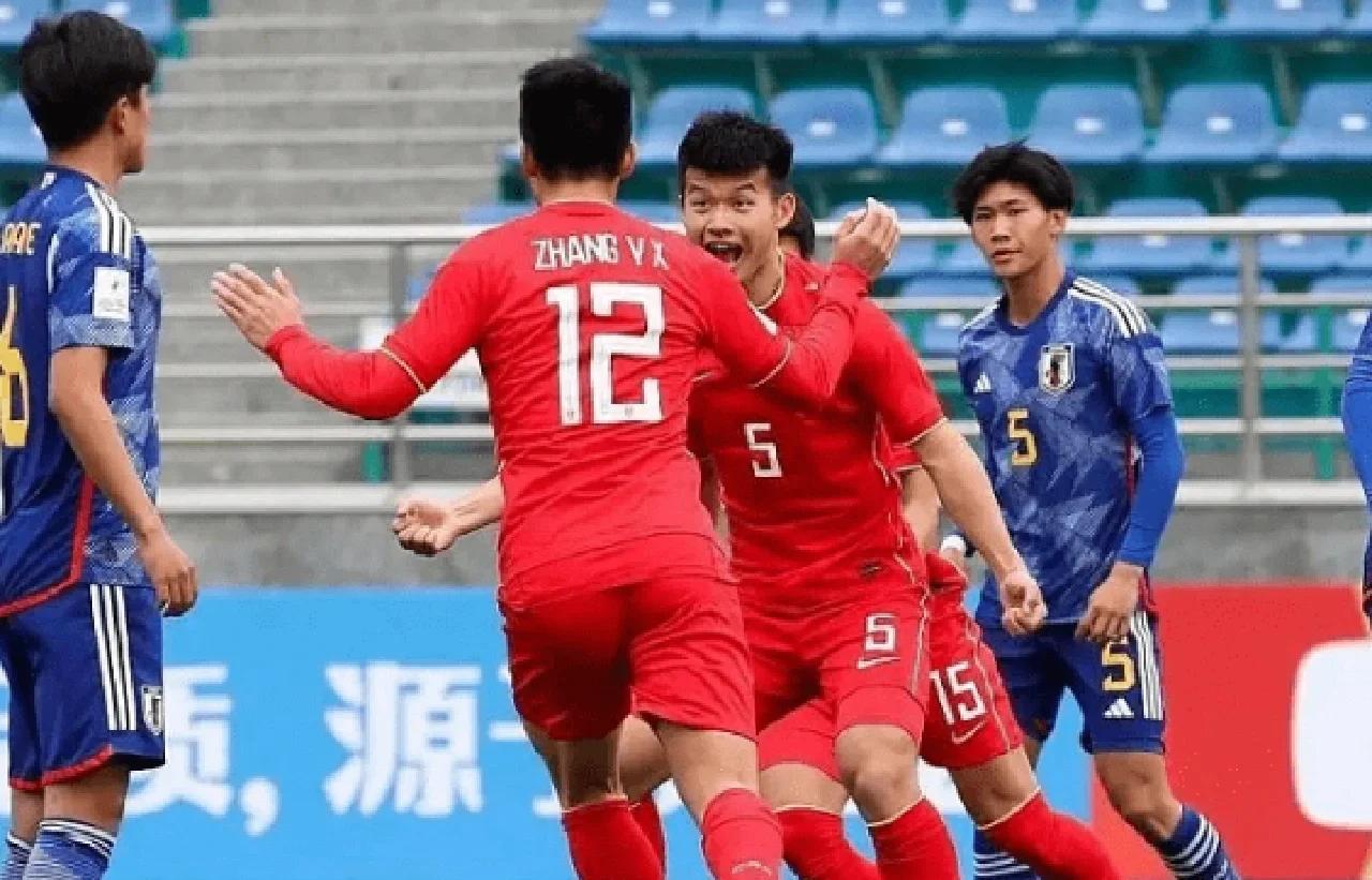 竞博电竞-关于自行车联赛焦点战:粤西迅豹队鏖战西城巨龙队,新星闪耀。主场山呼海啸的信息