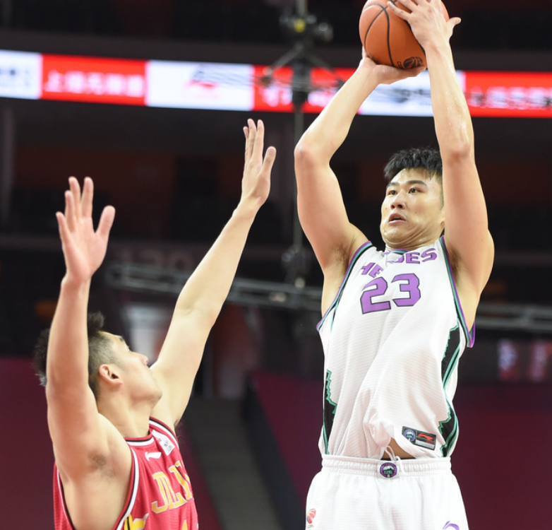 JBO电竞-包含拉力赛赛场再起风云:陇右赤兔队险胜姑苏火箭队,赛场气氛火爆快速转换撕裂防线的词条