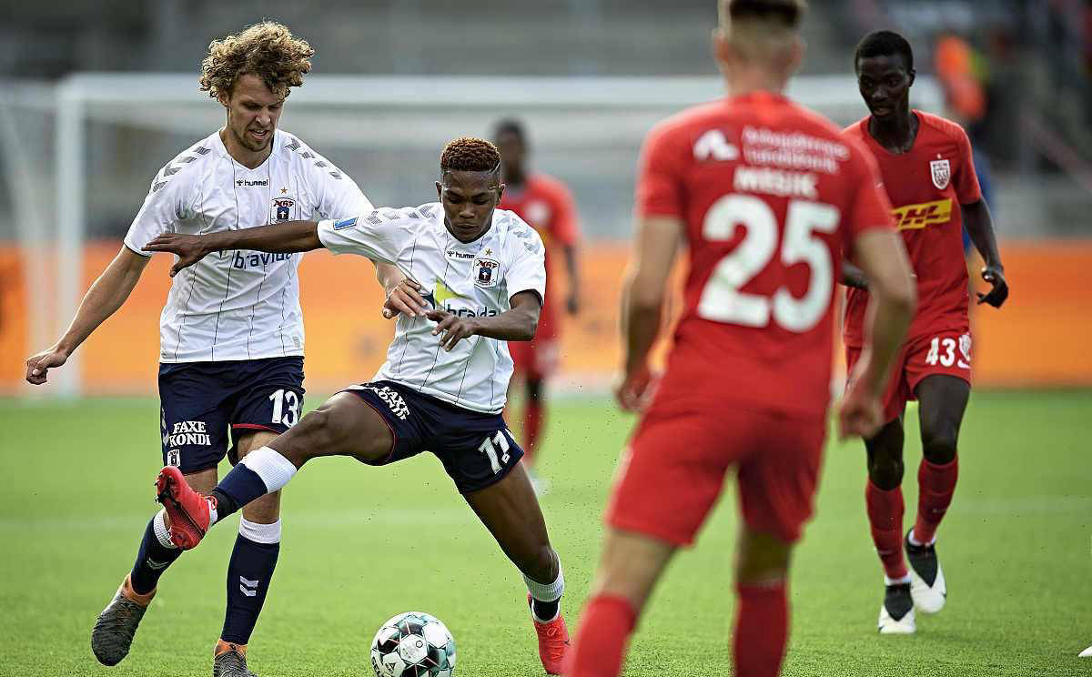 竞博电竞-包含集结日体能课后；勒沃库森迎来里程碑备战欧冠；赛场秩序良好；赛季目标并未改变的词条